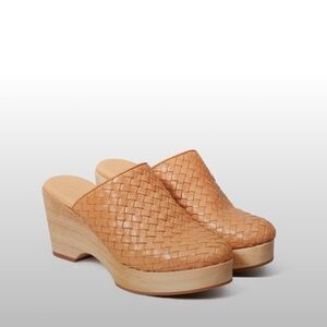Everlane Light Brown Woven Clogs